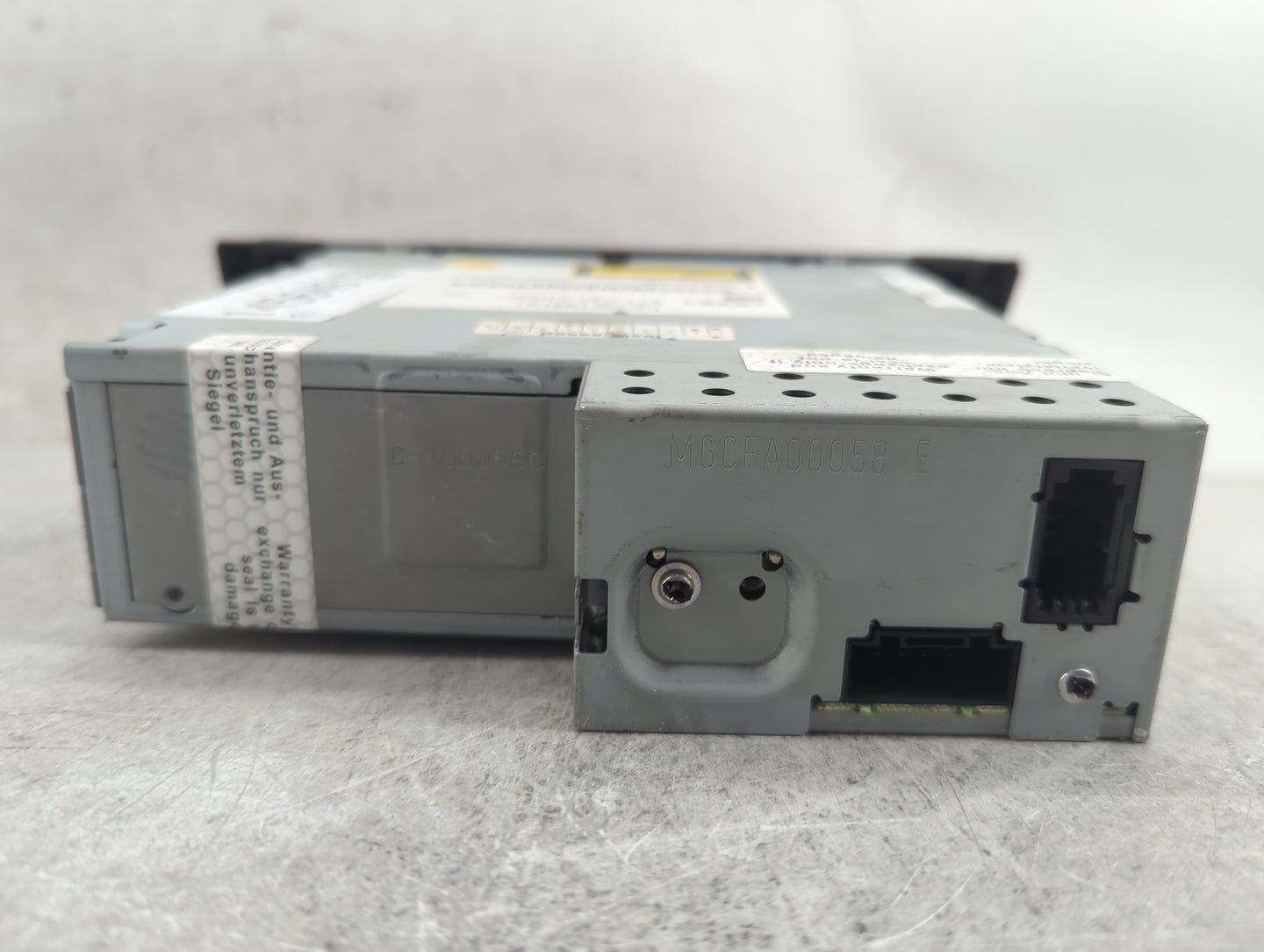 2009-2009 Audi A4 Radio Cd Changer 8t1035110c|cx-ca1796g|auz5zbh8551898 - Oemusedautoparts1.com