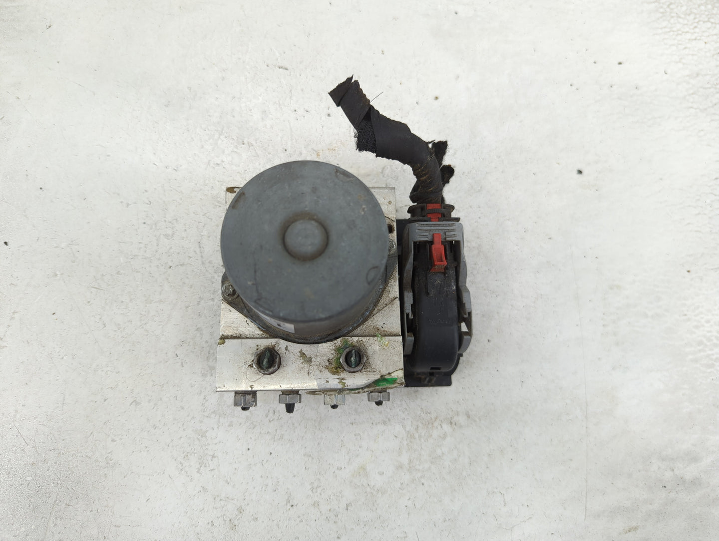 2009-2010 Audi A4 ABS Pump Control Module Replacement P/N:8K0 907 379 AB Fits Fits 2009 2010 OEM Used Auto Parts - Oemusedau