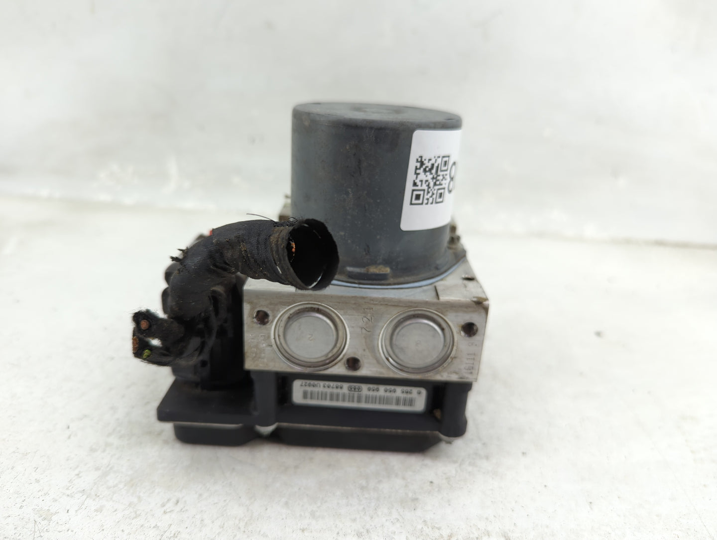 2009-2010 Audi A4 ABS Pump Control Module Replacement P/N:8K0 907 379 AB Fits Fits 2009 2010 OEM Used Auto Parts - Oemusedau