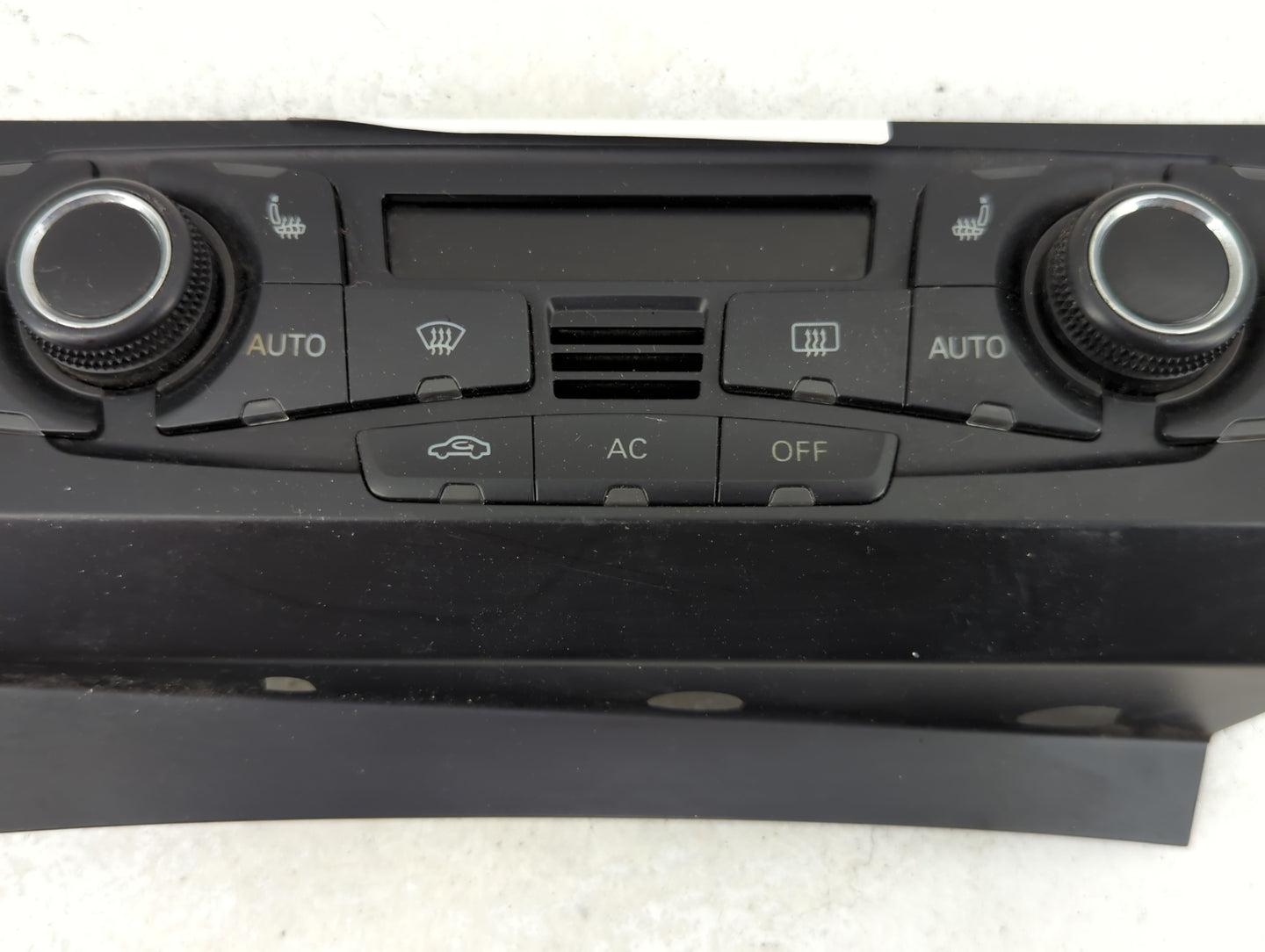2009-2012 Audi A4 Climate Control Module Temperature AC/Heater Replacement P/N:8T1 820 043 AC Fits OEM Used Auto Parts - Oem