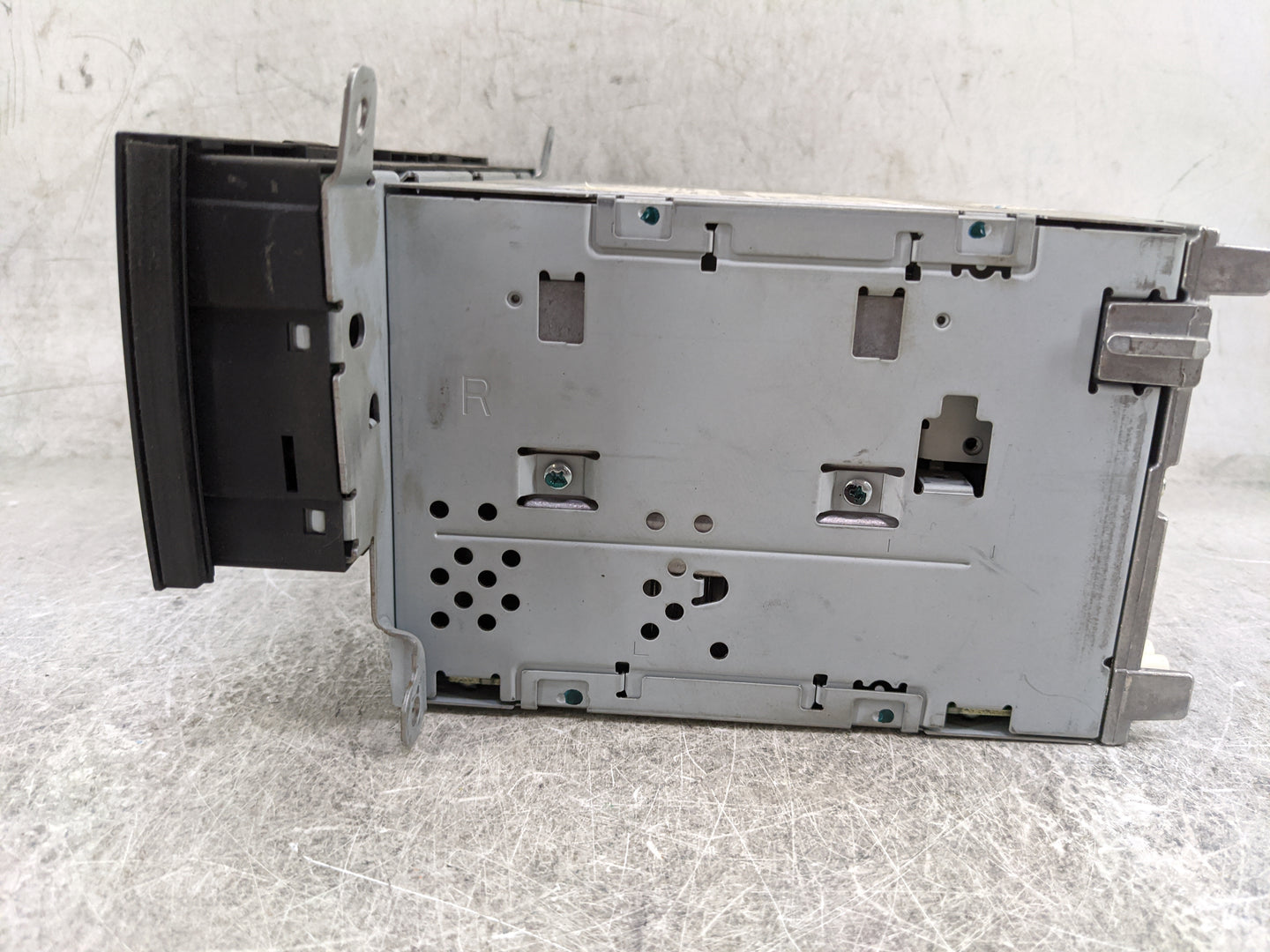 2009 Audi A4 Radio AM FM Cd Player Receiver Replacement P/N:8T1035195L CQ-EA1862G Fits OEM Used Auto Parts - Oemusedautopart