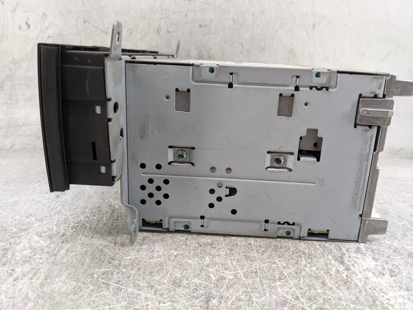 2009 Audi A4 Radio AM FM Cd Player Receiver Replacement P/N:8T1035195L CQ-EA1862G Fits OEM Used Auto Parts - Oemusedautopart