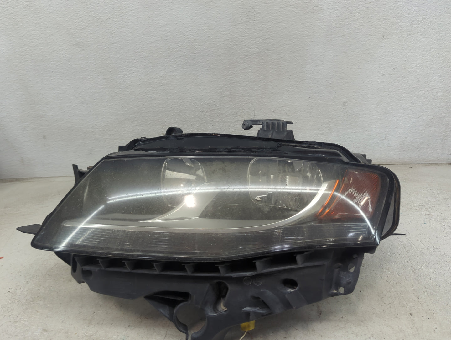 2009-2012 Audi A4 Driver Left Oem Head Light Headlight Lamp 1479095 - Oemusedautoparts1.com