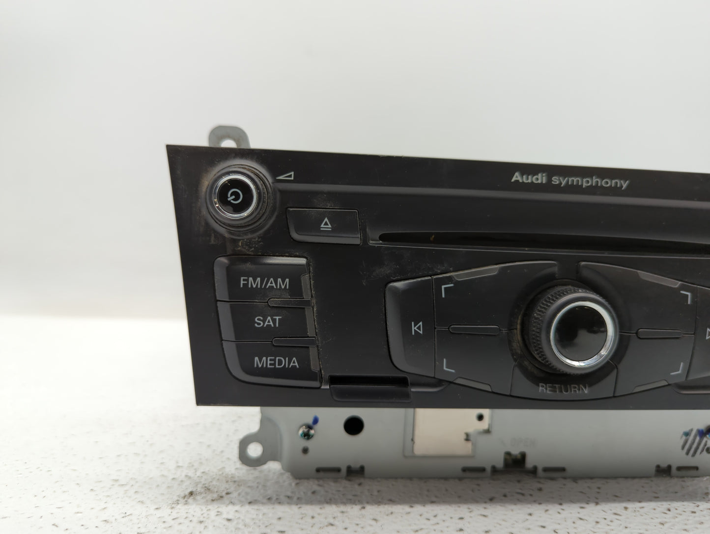 2009 Audi A4 Radio AM FM Cd Player Receiver Replacement P/N:8T1 035 195 L 8T1 035 195 AD, 8T1 035 186 R Fits OEM Used Auto P