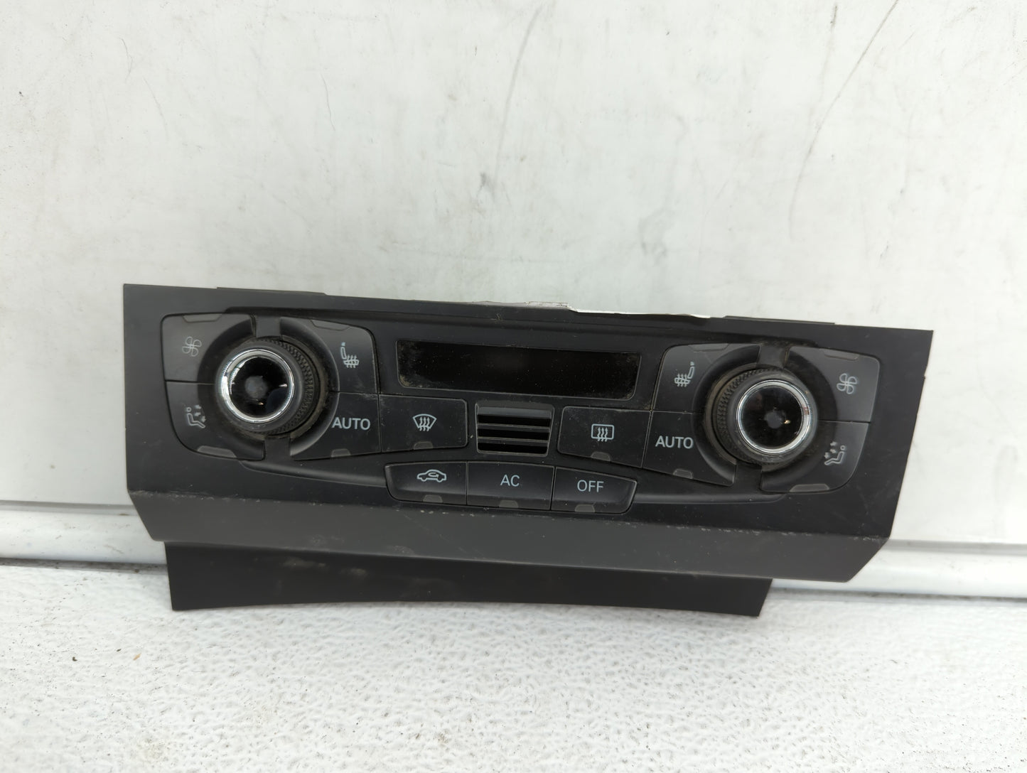 2009-2012 Audi A4 Climate Control Module Temperature AC/Heater Replacement P/N:8T1 820 043 AA 8T1 820 043 AK Fits OEM Used A