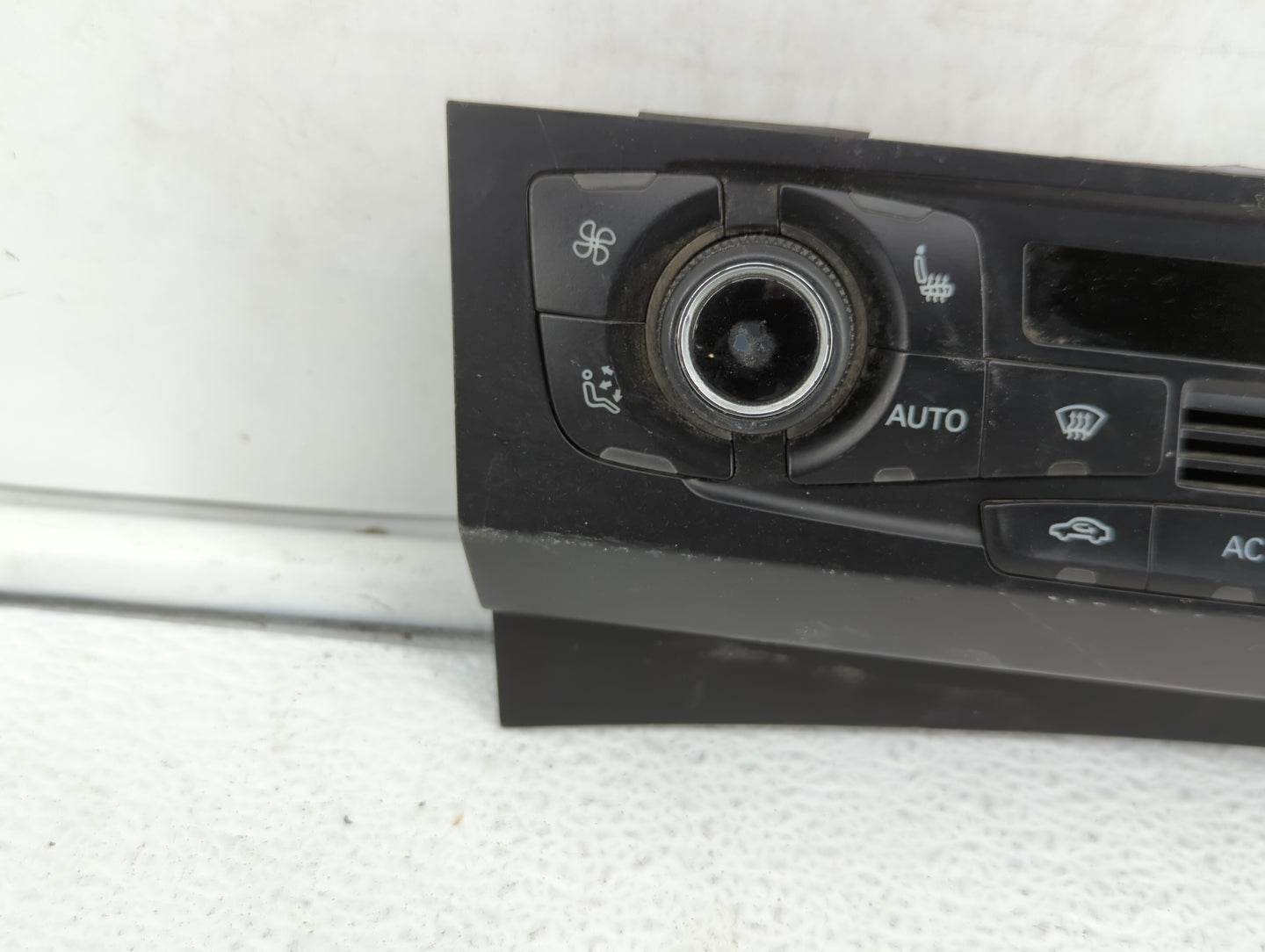 2009-2012 Audi A4 Climate Control Module Temperature AC/Heater Replacement P/N:8T1 820 043 AA 8T1 820 043 AK Fits OEM Used A