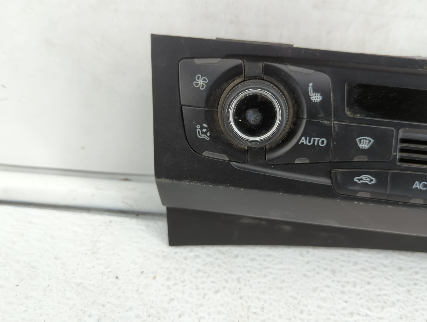 2009-2012 Audi A4 Climate Control Module Temperature AC/Heater Replacement P/N:8T1 820 043 AA 8T1 820 043 AK Fits OEM Used A