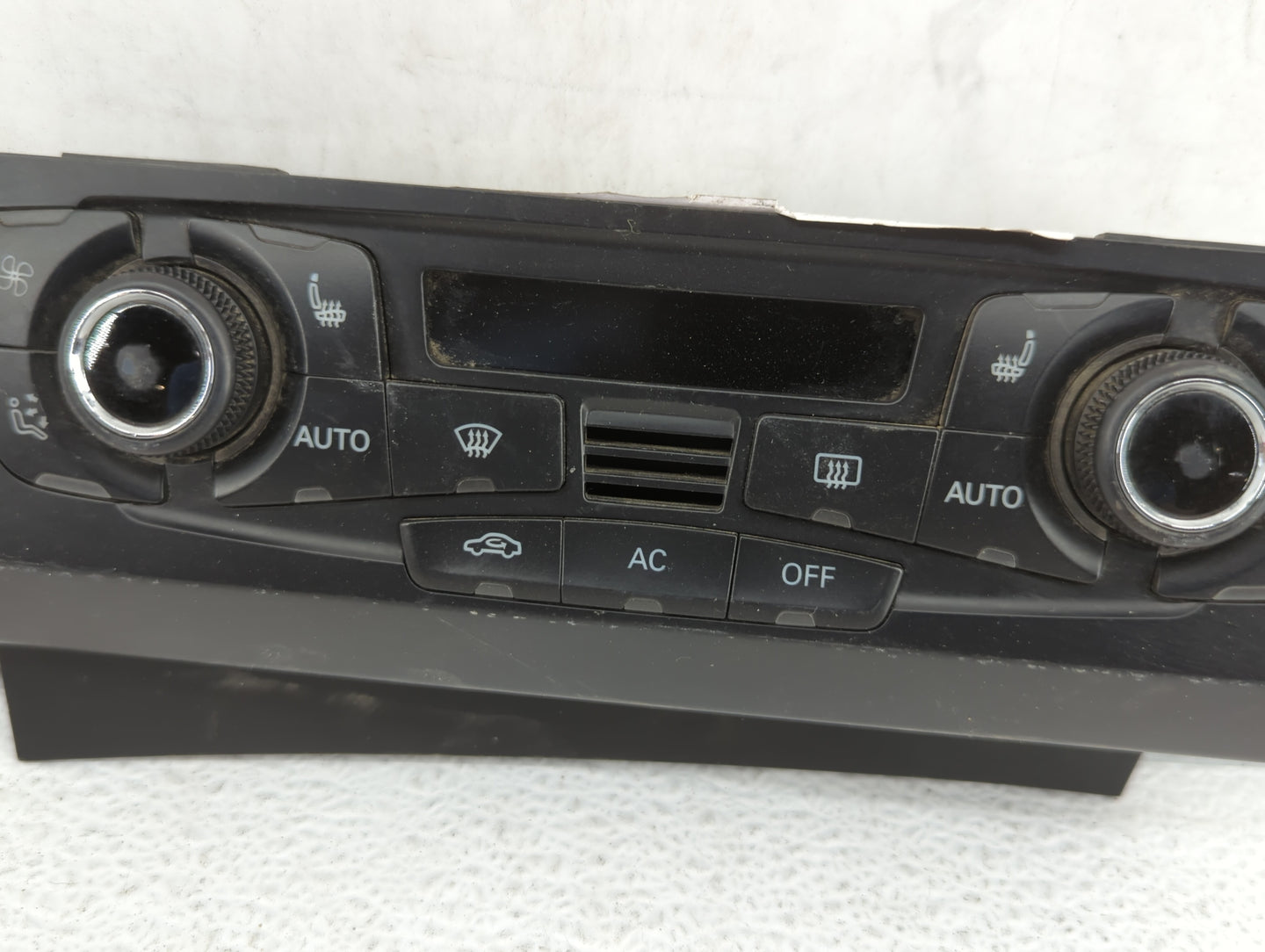 2009-2012 Audi A4 Climate Control Module Temperature AC/Heater Replacement P/N:8T1 820 043 AA 8T1 820 043 AK Fits OEM Used A