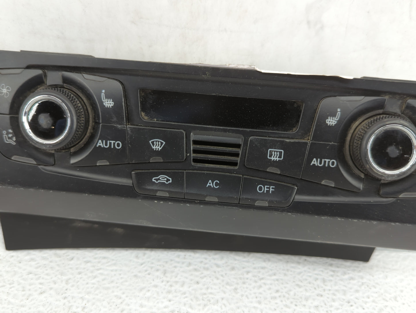 2009-2012 Audi A4 Climate Control Module Temperature AC/Heater Replacement P/N:8T1 820 043 AA 8T1 820 043 AK Fits OEM Used A