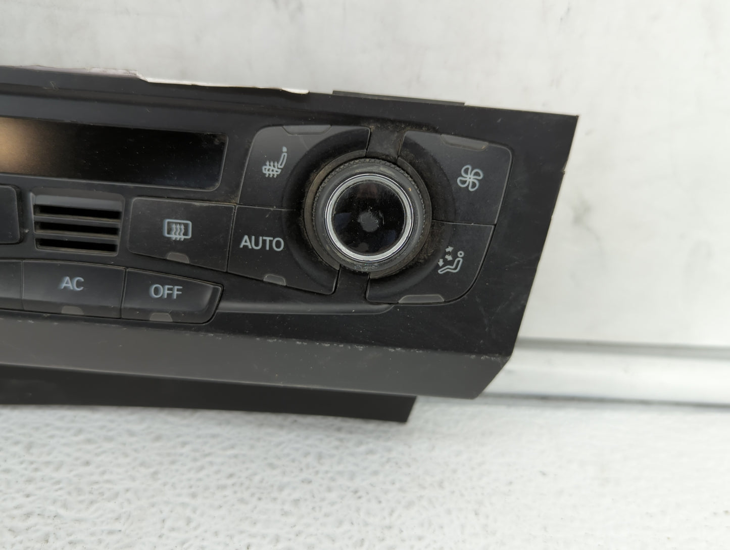 2009-2012 Audi A4 Climate Control Module Temperature AC/Heater Replacement P/N:8T1 820 043 AA 8T1 820 043 AK Fits OEM Used A