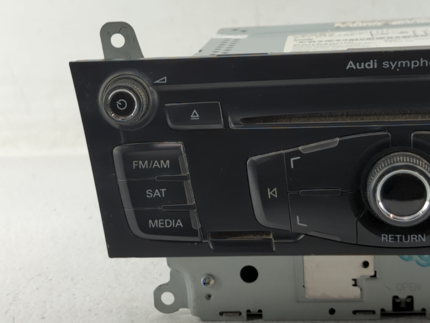 2009 Audi A4 Radio AM FM Cd Player Receiver Replacement P/N:8T1 035 195 L Fits OEM Used Auto Parts - Oemusedautoparts1.com