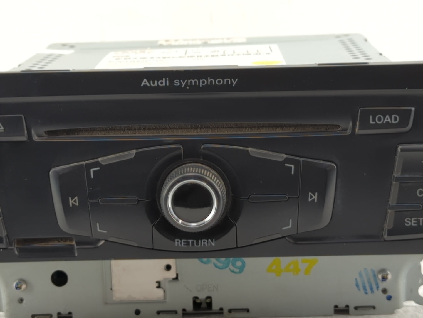 2009 Audi A4 Radio AM FM Cd Player Receiver Replacement P/N:8T1 035 195 L Fits OEM Used Auto Parts - Oemusedautoparts1.com
