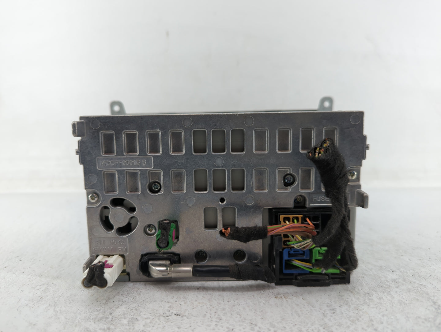 2009 Audi A4 Radio AM FM Cd Player Receiver Replacement P/N:8T1 035 195 L Fits OEM Used Auto Parts - Oemusedautoparts1.com