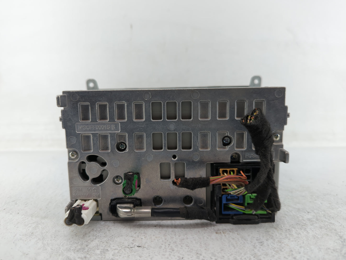 2009 Audi A4 Radio AM FM Cd Player Receiver Replacement P/N:8T1 035 195 L Fits OEM Used Auto Parts - Oemusedautoparts1.com