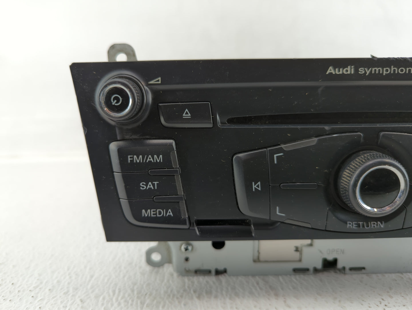 2009 Audi A4 Radio AM FM Cd Player Receiver Replacement P/N:8T1 035 195 L Fits OEM Used Auto Parts - Oemusedautoparts1.com