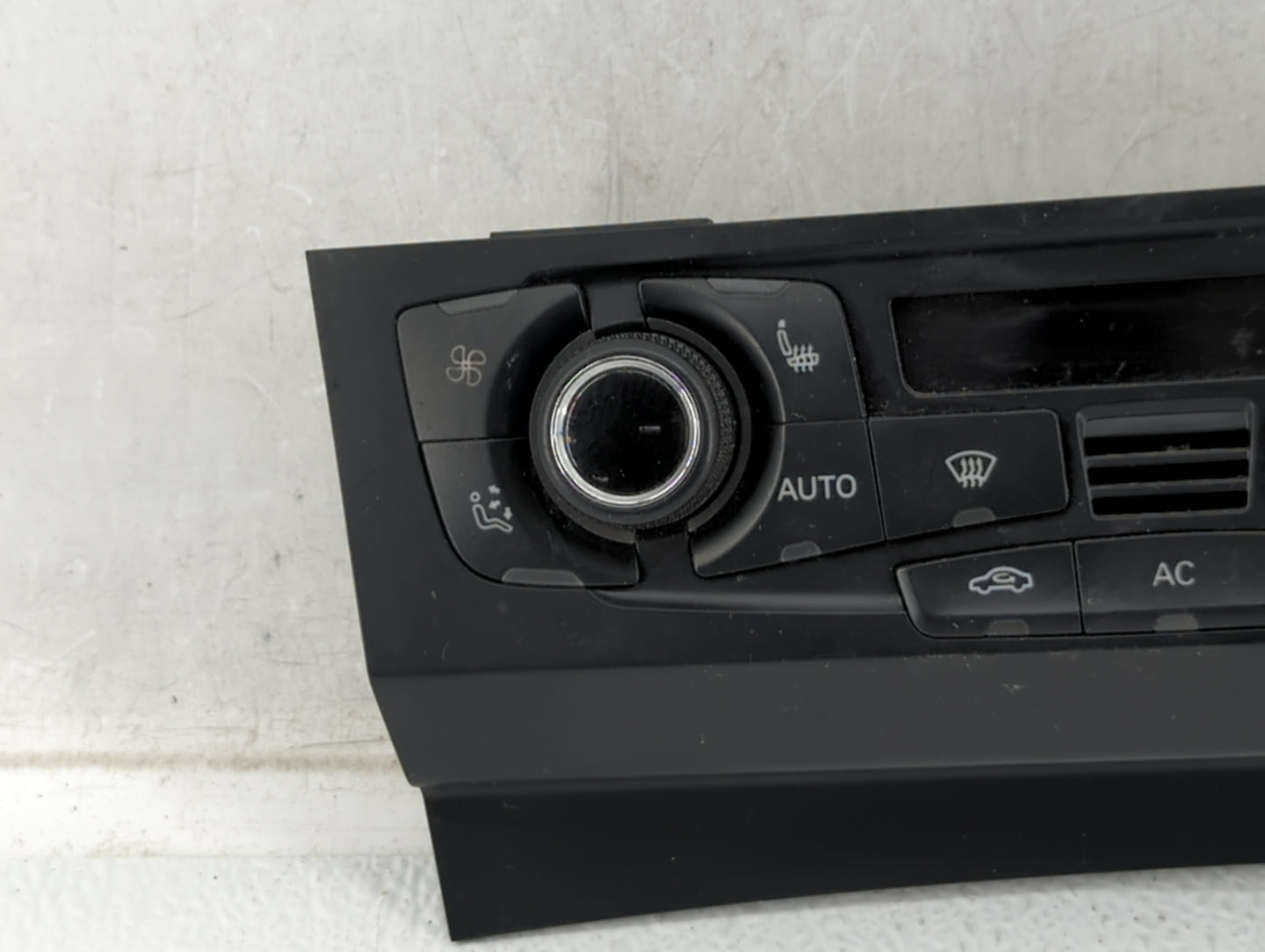 2009-2012 Audi A4 Climate Control Module Temperature AC/Heater Replacement P/N:8T1 820 043 AC Fits OEM Used Auto Parts - Oem