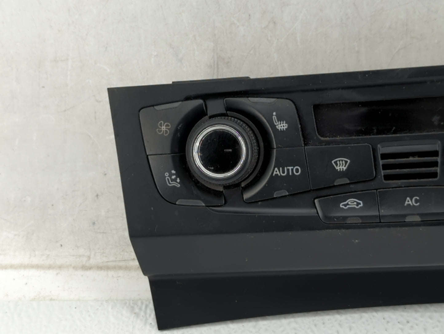 2009-2012 Audi A4 Climate Control Module Temperature AC/Heater Replacement P/N:8T1 820 043 AC Fits OEM Used Auto Parts - Oem