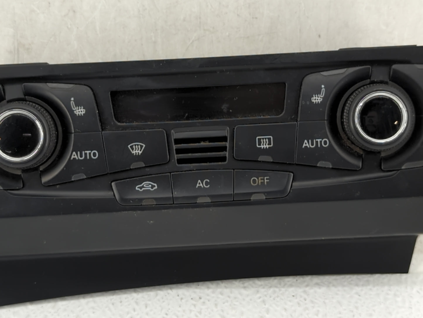 2009-2012 Audi A4 Climate Control Module Temperature AC/Heater Replacement P/N:8T1 820 043 AC Fits OEM Used Auto Parts - Oem