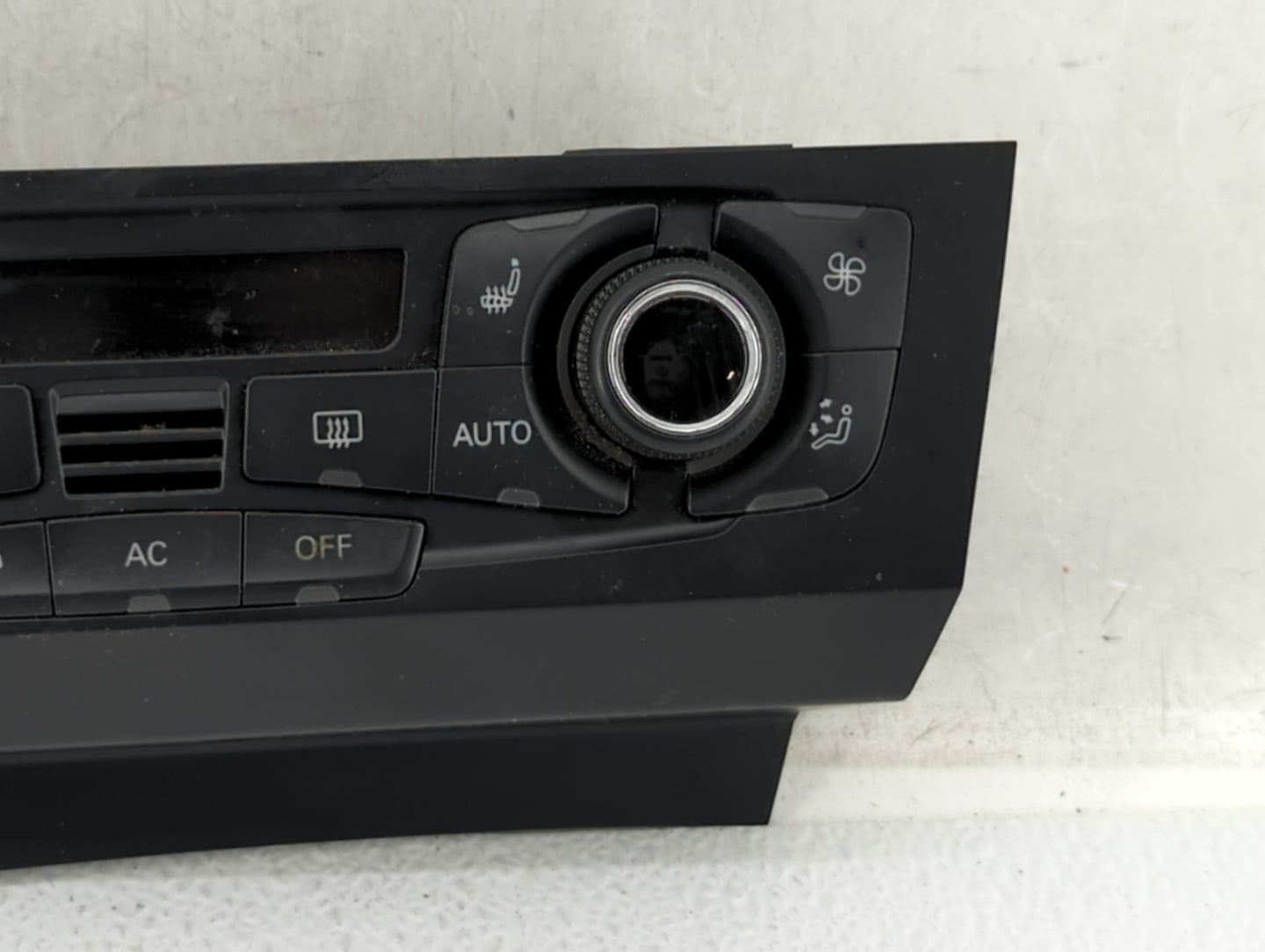 2009-2012 Audi A4 Climate Control Module Temperature AC/Heater Replacement P/N:8T1 820 043 AC Fits OEM Used Auto Parts - Oem