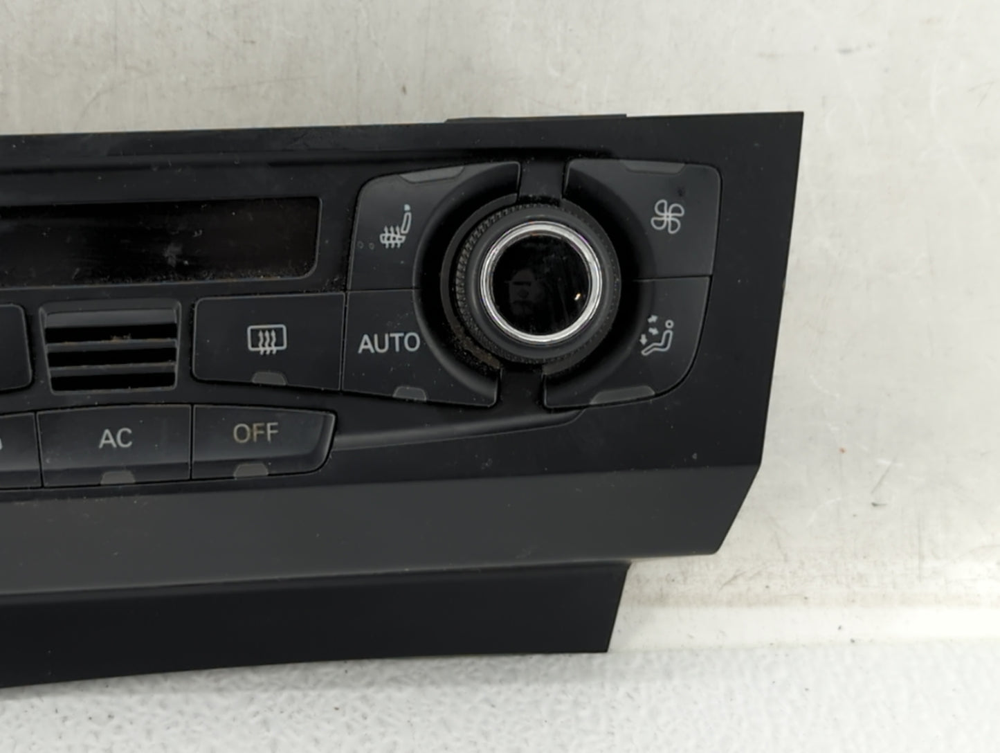 2009-2012 Audi A4 Climate Control Module Temperature AC/Heater Replacement P/N:8T1 820 043 AC Fits OEM Used Auto Parts - Oem