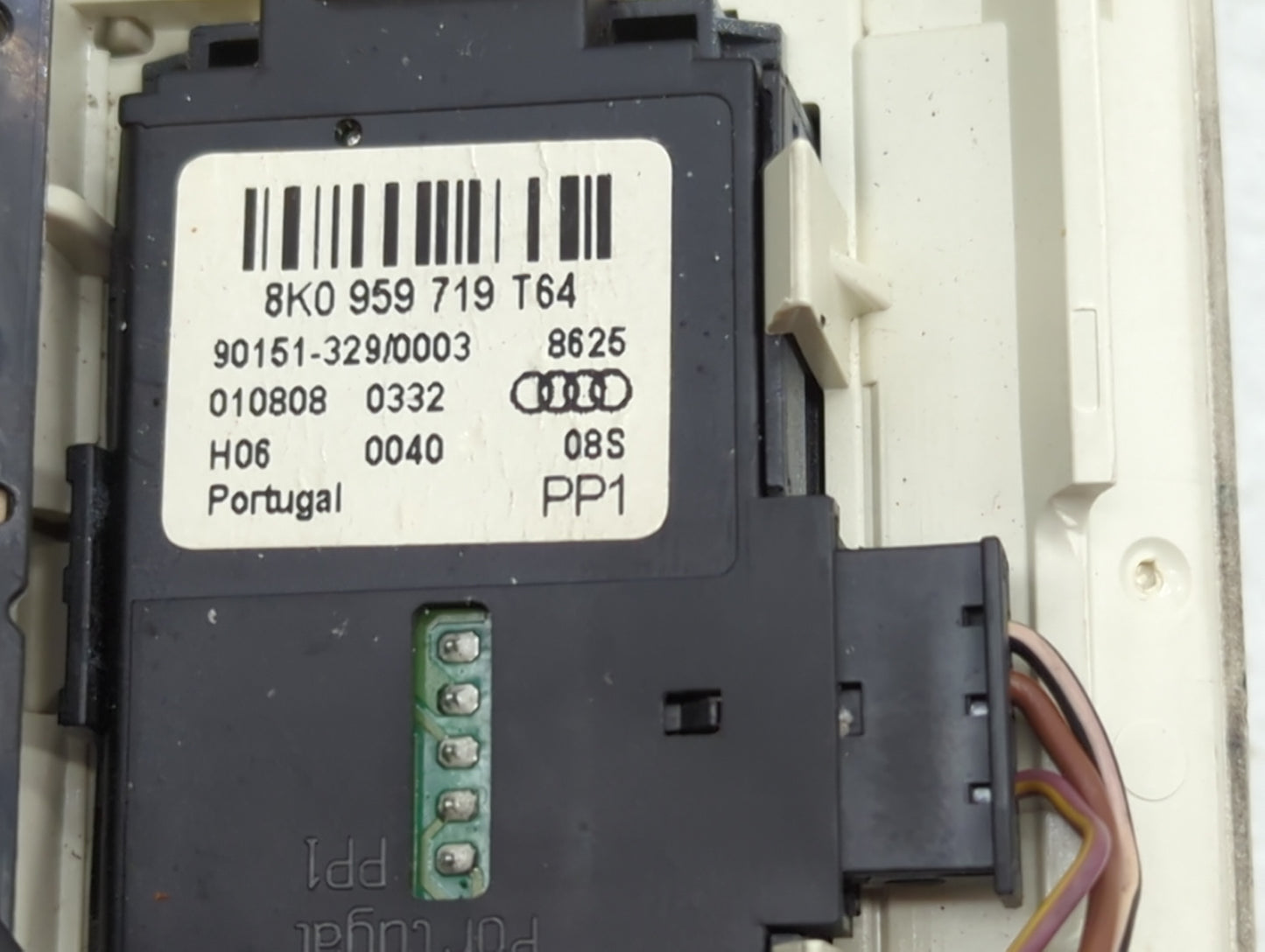 2009 Audi A4 Overhead Roof Console - Oemusedautoparts1.com