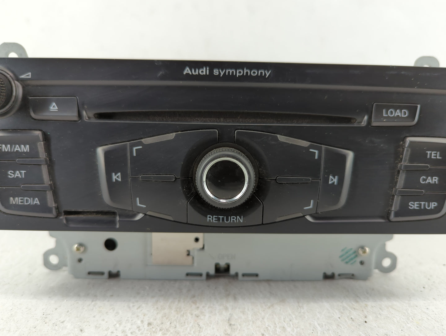 2009 Audi A4 Radio AM FM Cd Player Receiver Replacement P/N:8T1 035 195 L Fits OEM Used Auto Parts - Oemusedautoparts1.com