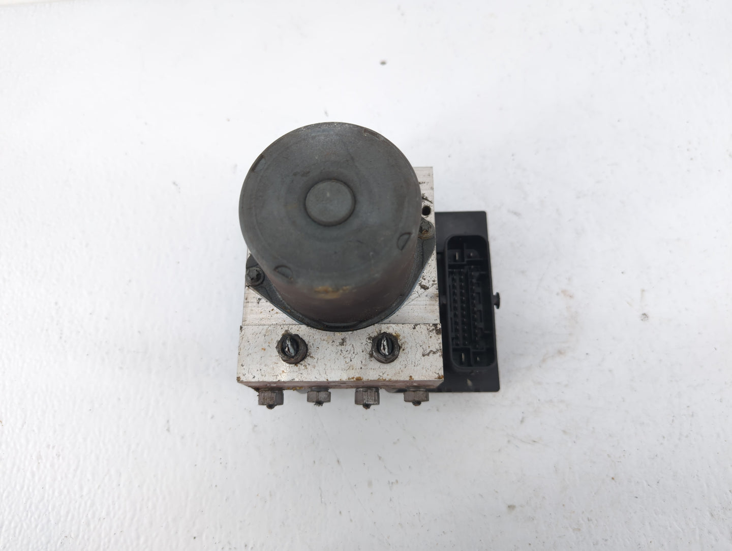 2009-2010 Audi A4 ABS Pump Control Module Replacement P/N:8K0 614 517 B0 Fits Fits 2009 2010 OEM Used Auto Parts - Oemusedau