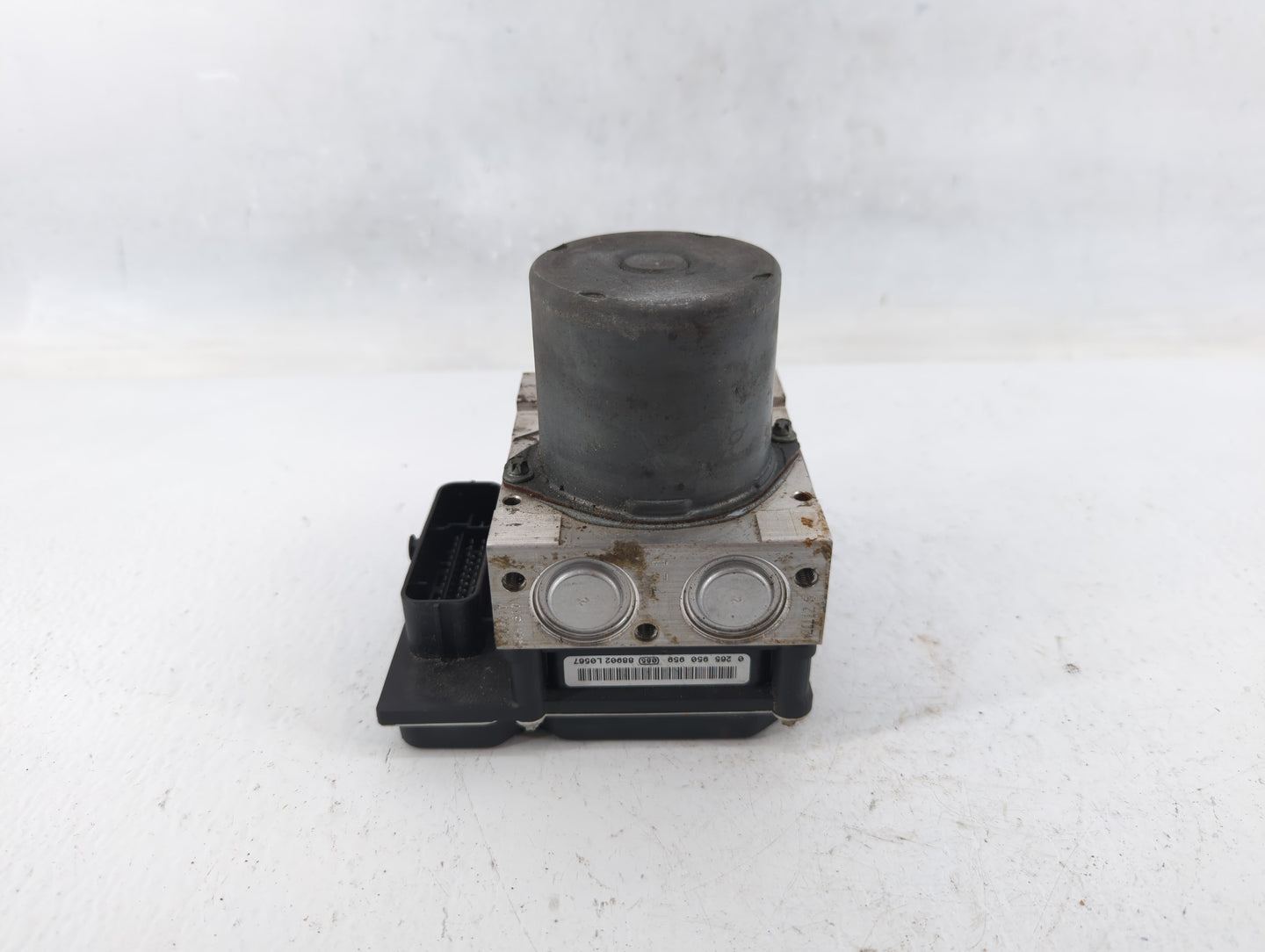 2009-2010 Audi A4 ABS Pump Control Module Replacement P/N:8K0 614 517 B0 Fits Fits 2009 2010 OEM Used Auto Parts - Oemusedau