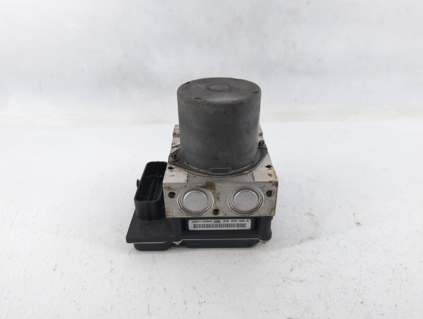 2009-2010 Audi A4 ABS Pump Control Module Replacement P/N:8K0 614 517 B0 Fits Fits 2009 2010 OEM Used Auto Parts - Oemusedau