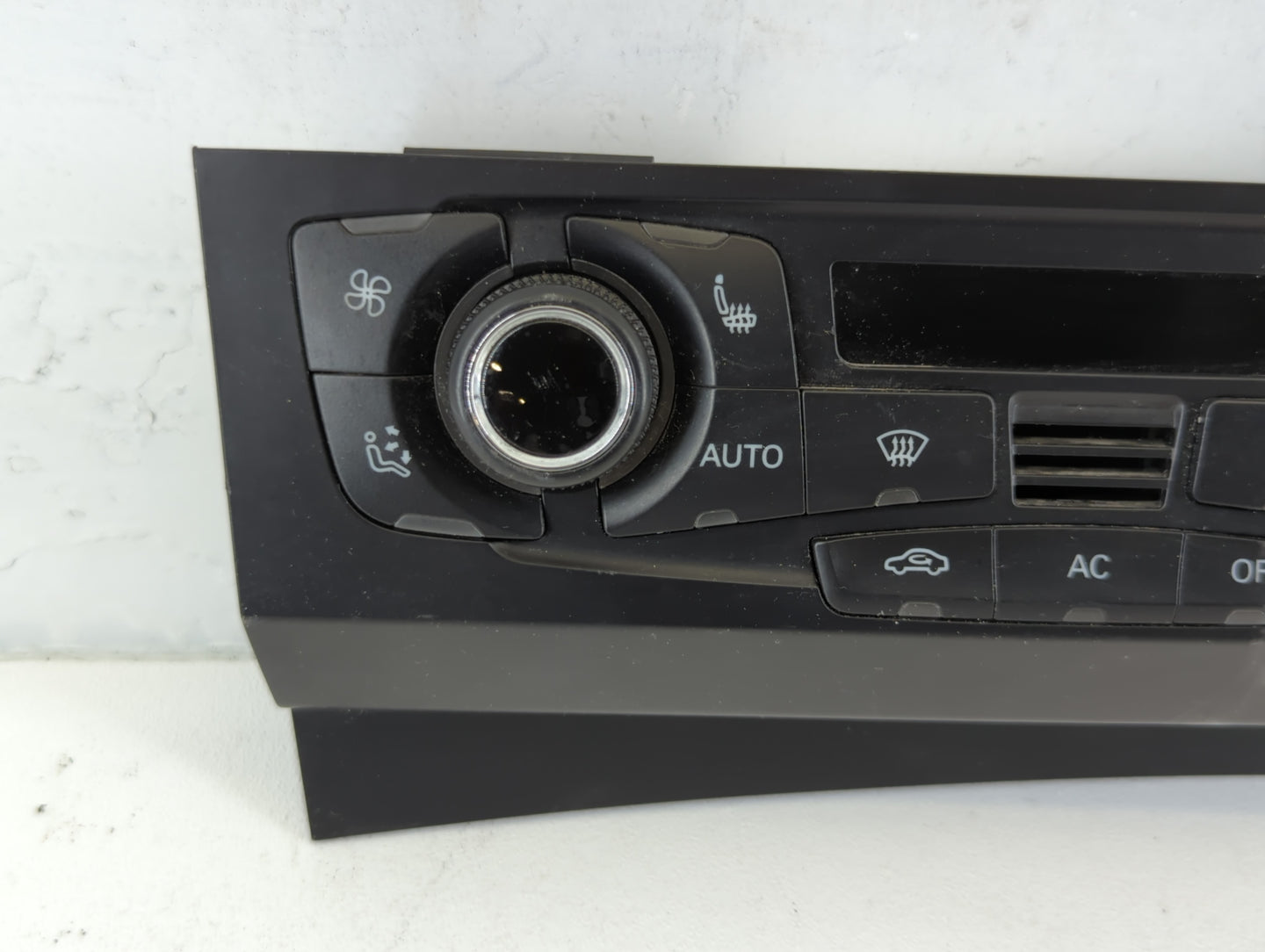 2009-2012 Audi A4 Climate Control Module Temperature AC/Heater Replacement P/N:8T1 820 043 AC Fits OEM Used Auto Parts - Oem