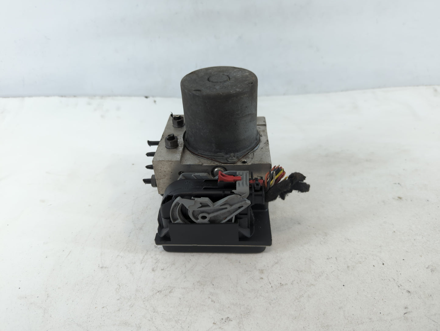 2009-2010 Audi A4 ABS Pump Control Module Replacement P/N:0 265 236 101 Fits Fits 2009 2010 OEM Used Auto Parts - Oemusedaut