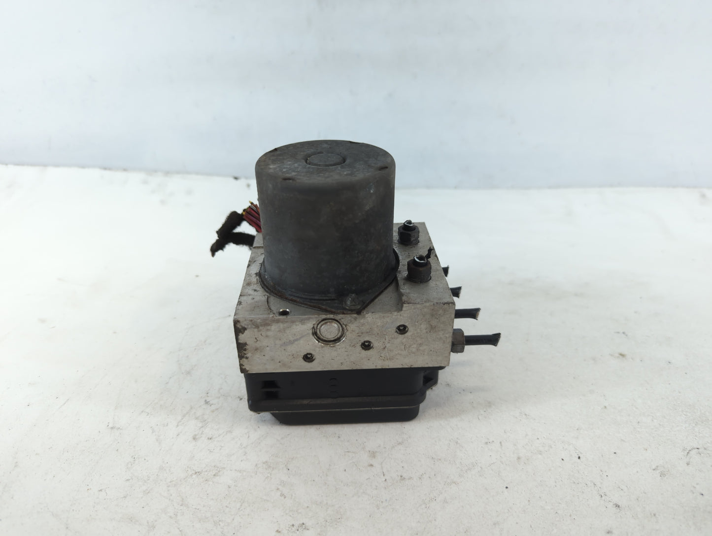 2009-2010 Audi A4 ABS Pump Control Module Replacement P/N:0 265 236 101 Fits Fits 2009 2010 OEM Used Auto Parts - Oemusedaut