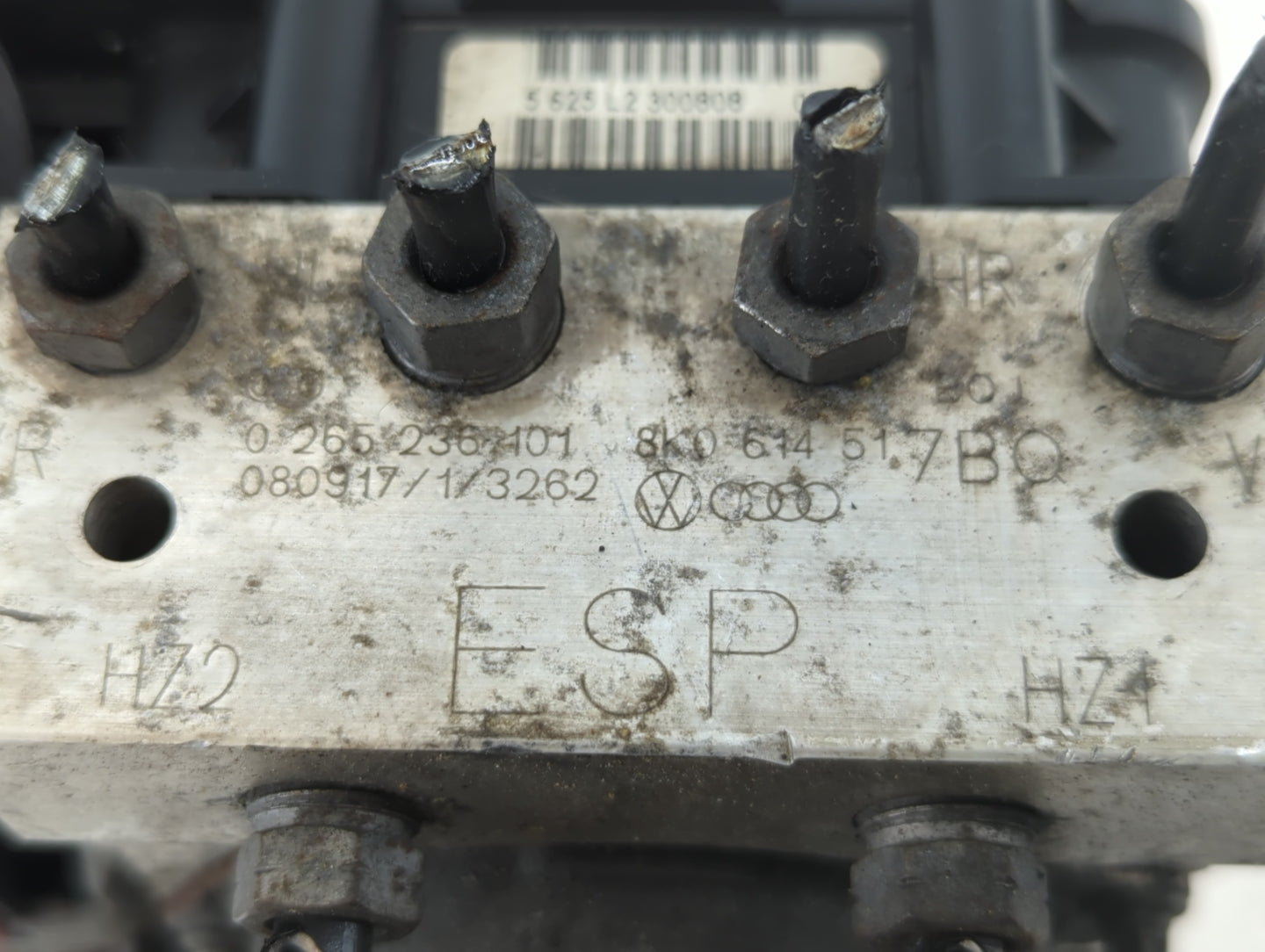 2009-2010 Audi A4 ABS Pump Control Module Replacement P/N:0 265 236 101 Fits Fits 2009 2010 OEM Used Auto Parts - Oemusedaut