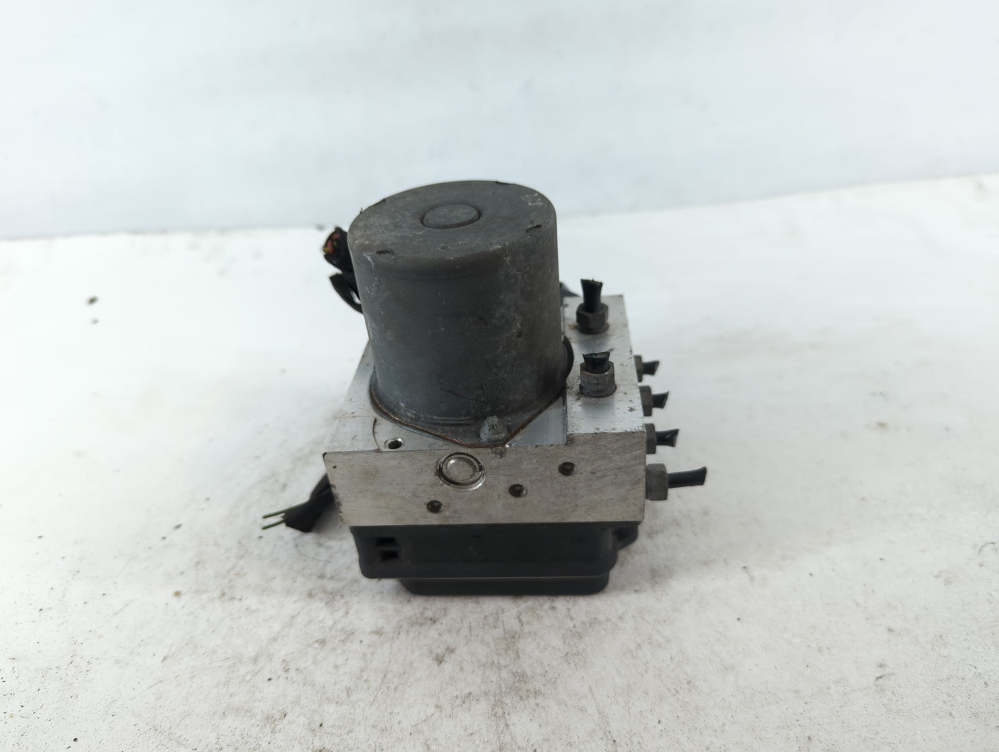 2009-2010 Audi A4 ABS Pump Control Module Replacement P/N:8K0 614 5 0 265 236 Fits Fits 2009 2010 OEM Used Auto Parts - Oemu