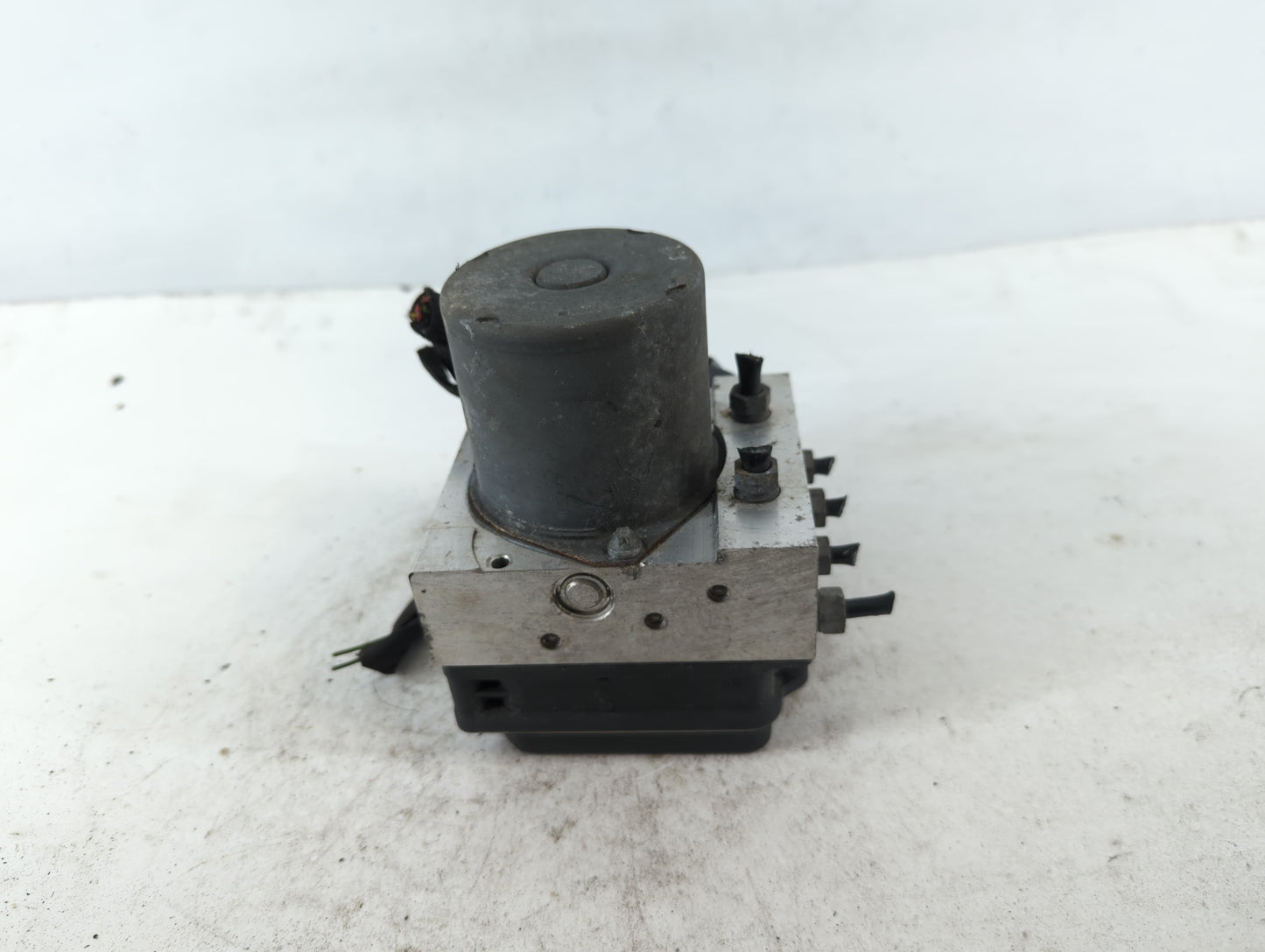 2009-2010 Audi A4 ABS Pump Control Module Replacement P/N:8K0 614 5 0 265 236 Fits Fits 2009 2010 OEM Used Auto Parts - Oemu