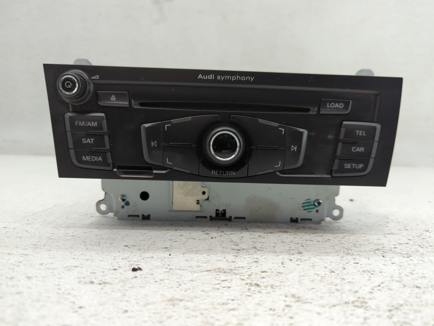 2009 Audi A4 Radio AM FM Cd Player Receiver Replacement P/N:8T1 035 195 L Fits OEM Used Auto Parts - Oemusedautoparts1.com