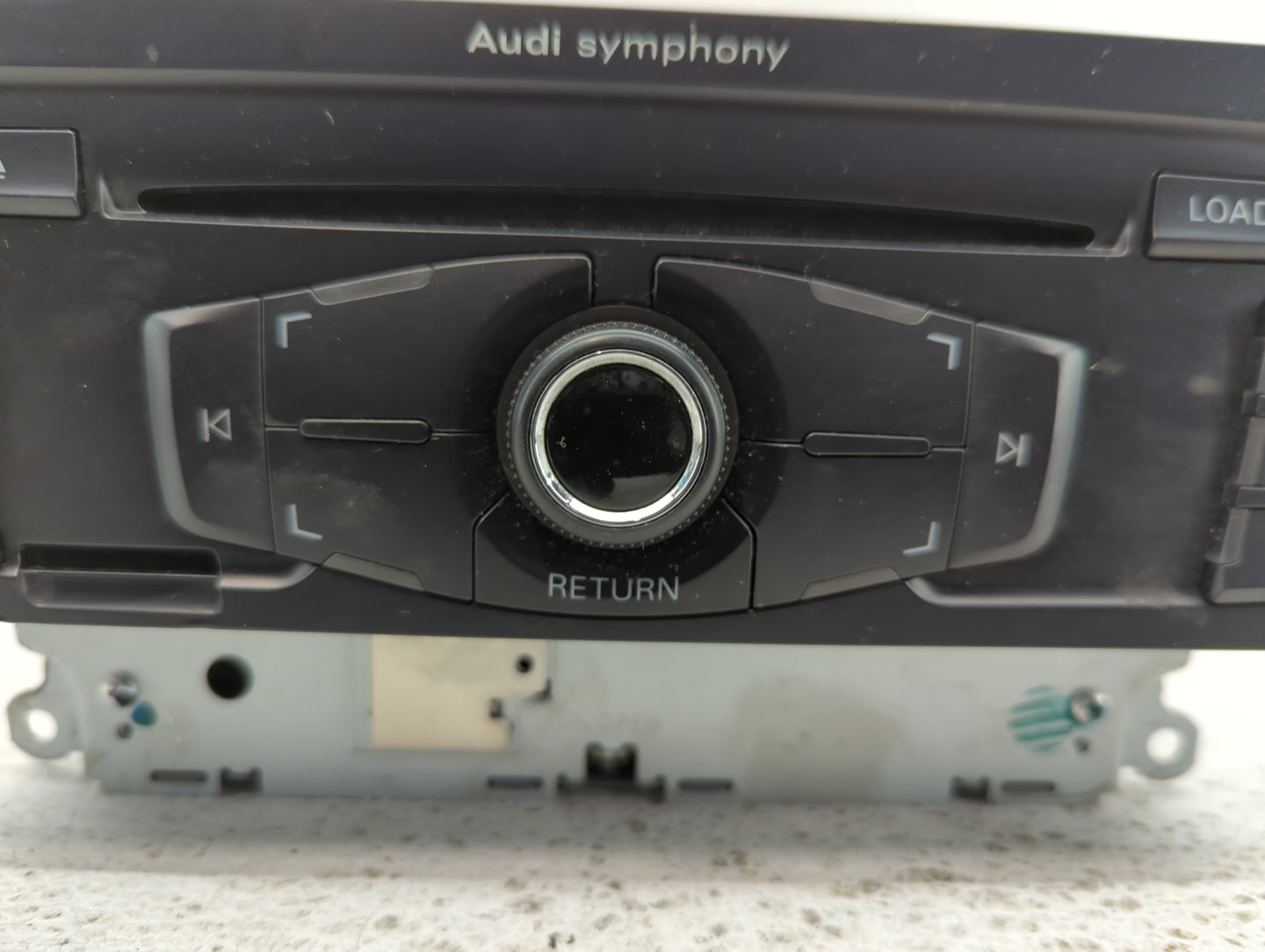 2009 Audi A4 Radio AM FM Cd Player Receiver Replacement P/N:8T1 035 195 L Fits OEM Used Auto Parts - Oemusedautoparts1.com