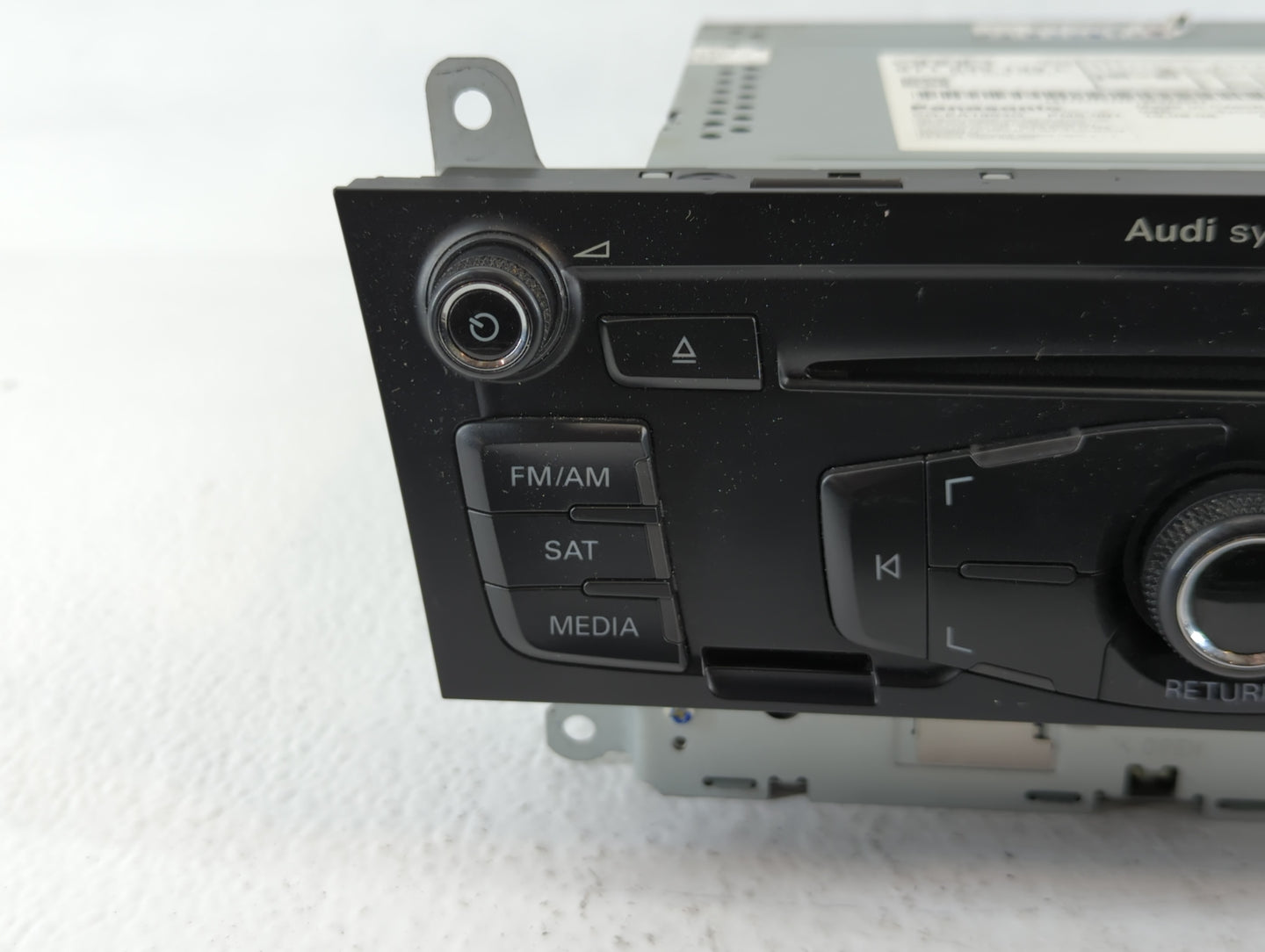 2009 Audi A4 Radio AM FM Cd Player Receiver Replacement P/N:8T1 035 195 L Fits OEM Used Auto Parts - Oemusedautoparts1.com