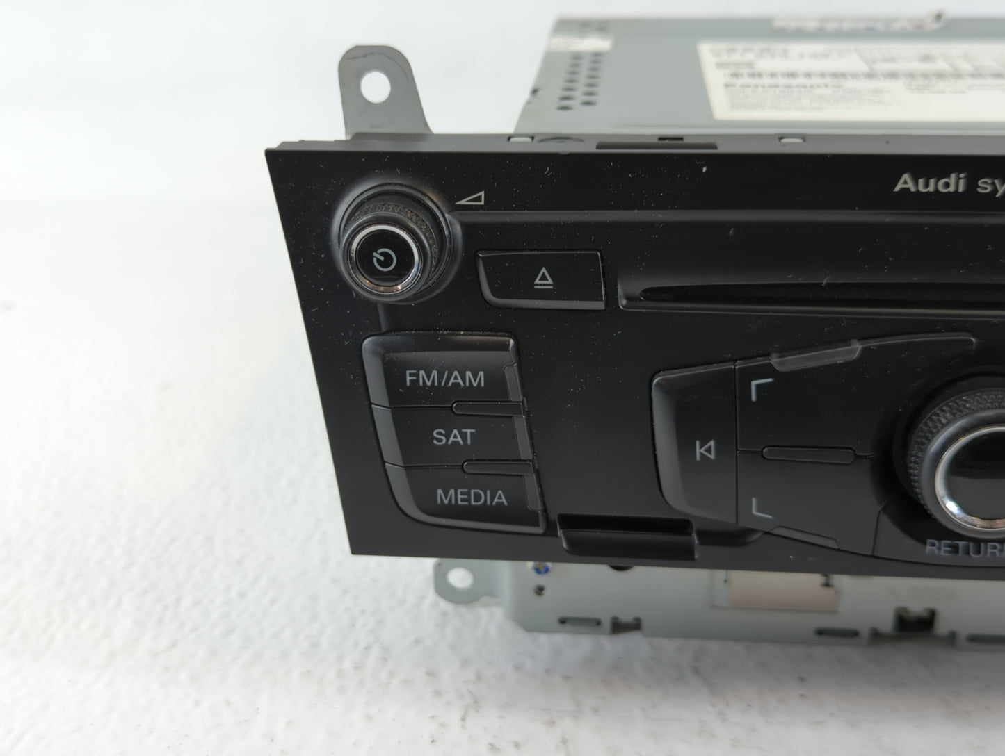 2009 Audi A4 Radio AM FM Cd Player Receiver Replacement P/N:8T1 035 195 L Fits OEM Used Auto Parts - Oemusedautoparts1.com