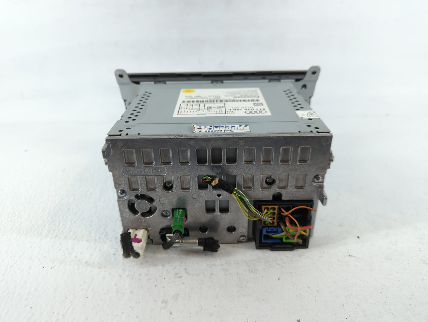 2009 Audi A4 Radio AM FM Cd Player Receiver Replacement P/N:8T1 035 195 L Fits OEM Used Auto Parts - Oemusedautoparts1.com