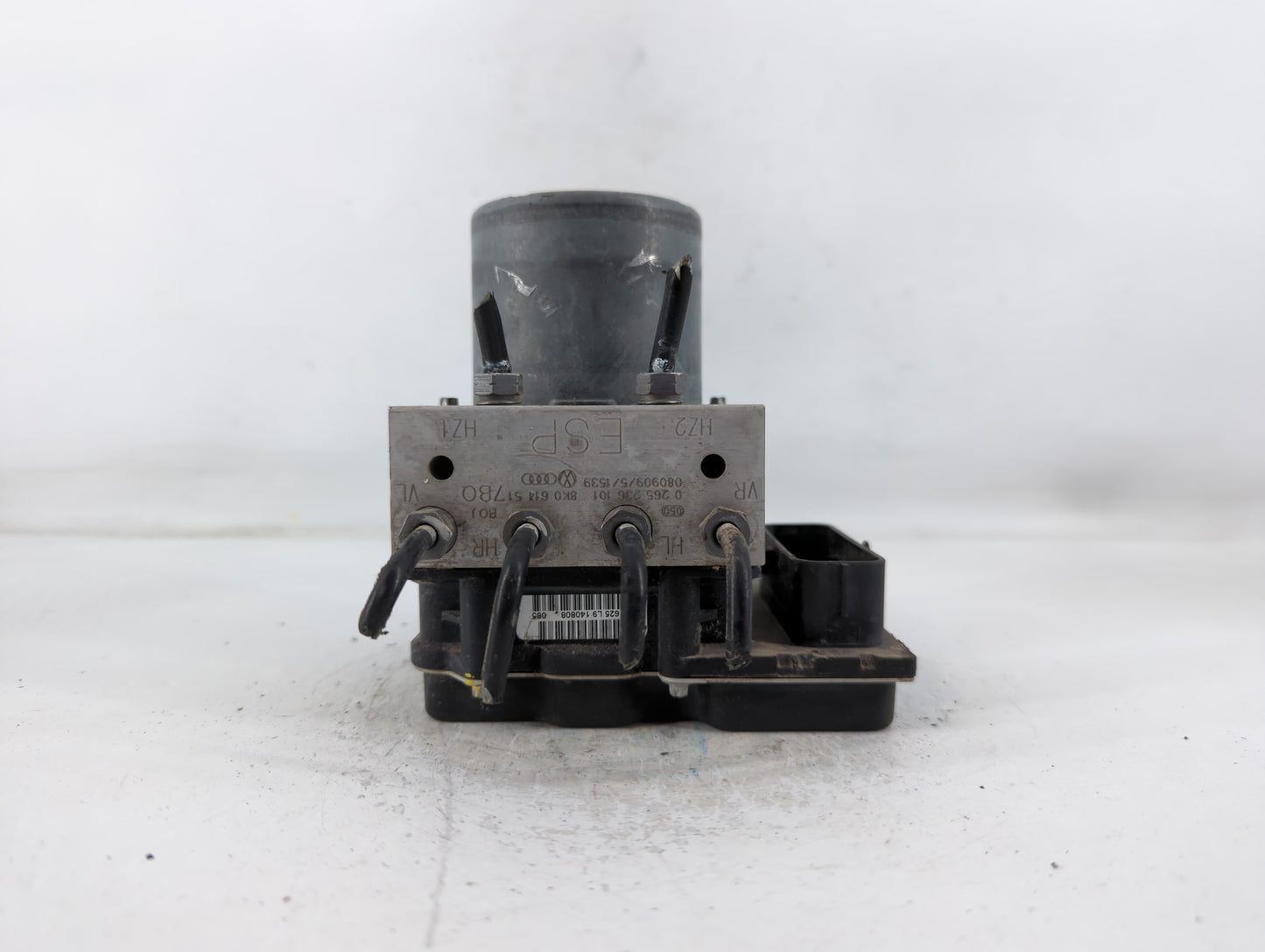 2009-2010 Audi A4 ABS Pump Control Module Replacement P/N:8K0 614 517BQ 0 265 236 101 Fits Fits 2009 2010 OEM Used Auto Part