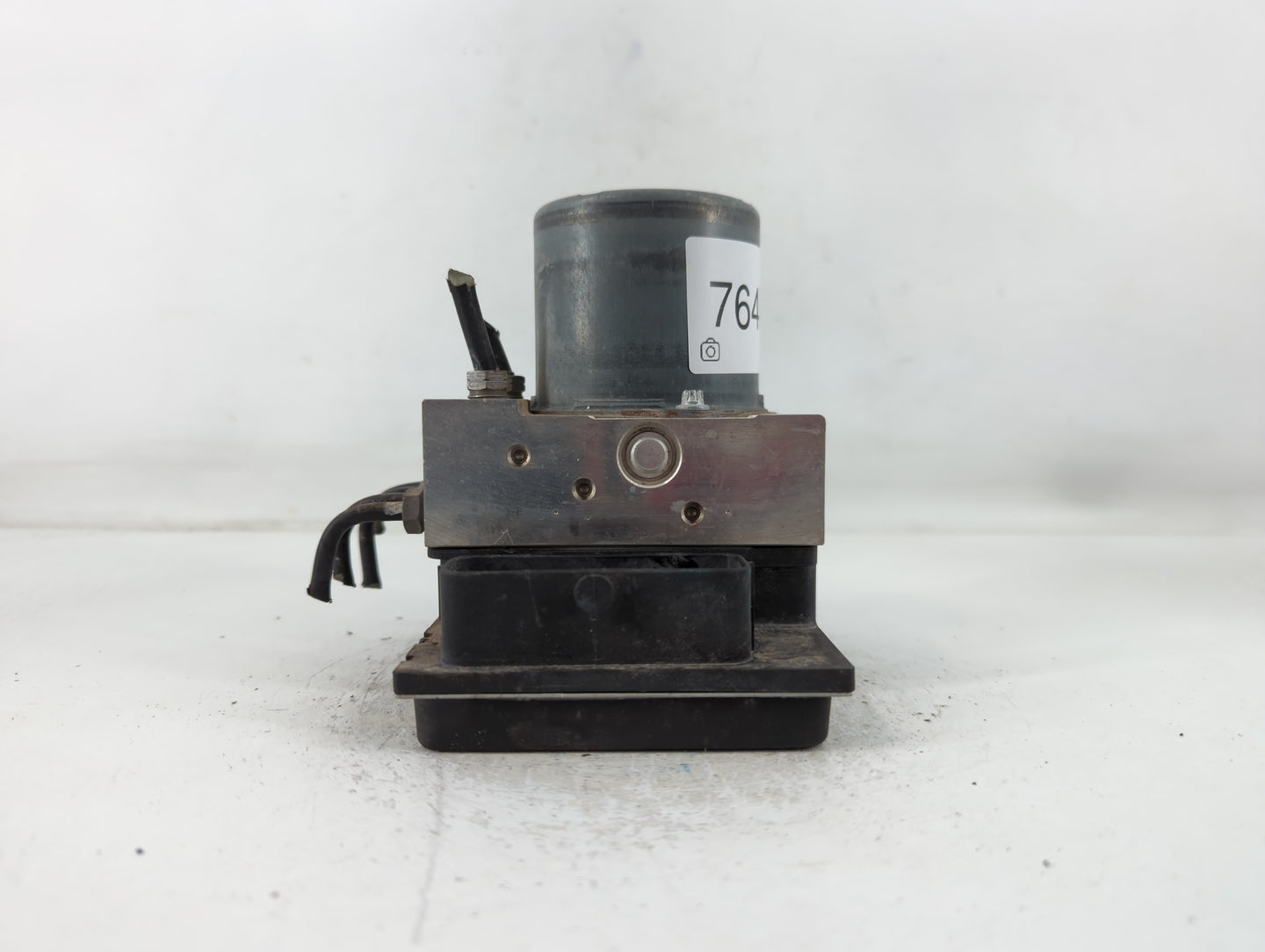 2009-2010 Audi A4 ABS Pump Control Module Replacement P/N:8K0 614 517BQ 0 265 236 101 Fits Fits 2009 2010 OEM Used Auto Part