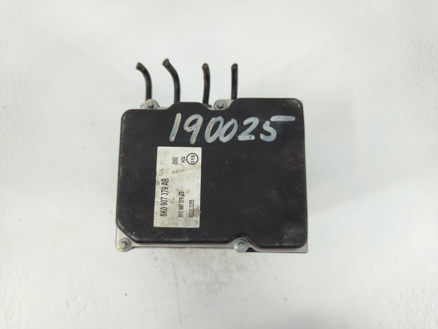 2009-2010 Audi A4 ABS Pump Control Module Replacement P/N:8K0 614 517BQ 0 265 236 101 Fits Fits 2009 2010 OEM Used Auto Part