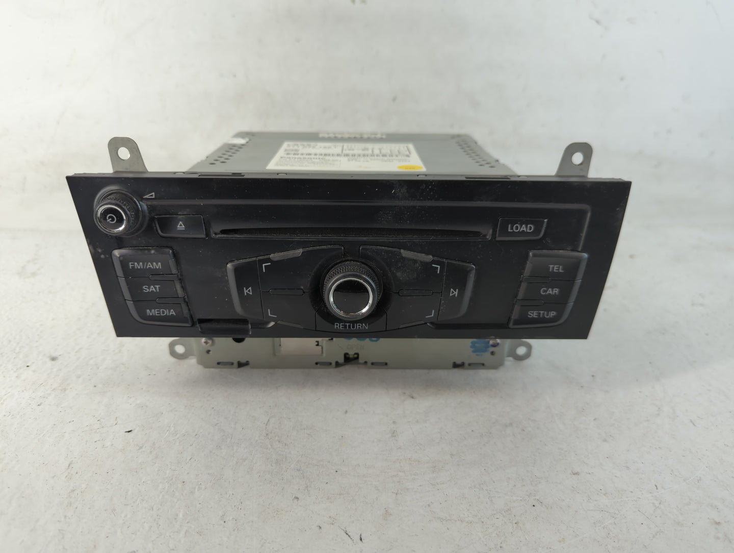 2009 Audi A4 Radio AM FM Cd Player Receiver Replacement P/N:8T1 035 195 L Fits OEM Used Auto Parts - Oemusedautoparts1.com