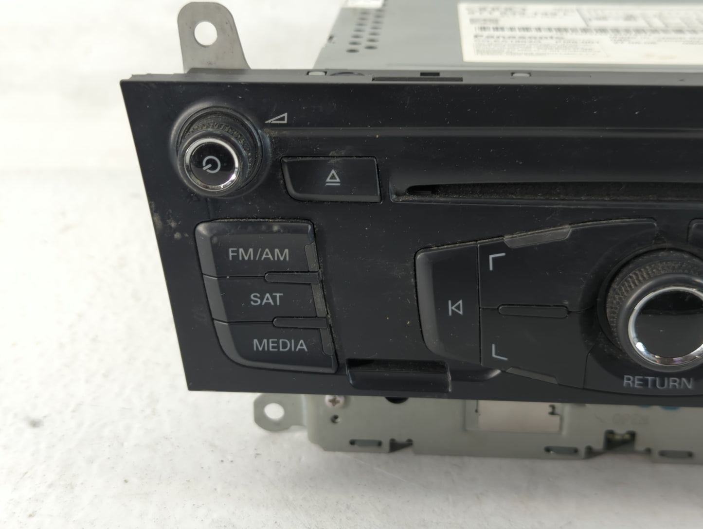 2009 Audi A4 Radio AM FM Cd Player Receiver Replacement P/N:8T1 035 195 L Fits OEM Used Auto Parts - Oemusedautoparts1.com