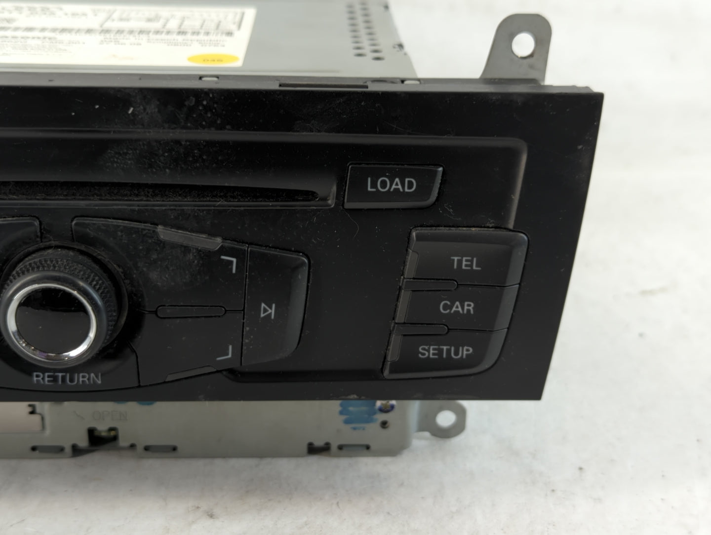 2009 Audi A4 Radio AM FM Cd Player Receiver Replacement P/N:8T1 035 195 L Fits OEM Used Auto Parts - Oemusedautoparts1.com