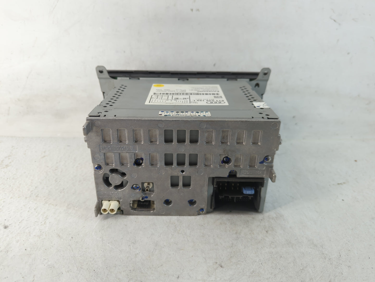 2009 Audi A4 Radio AM FM Cd Player Receiver Replacement P/N:8T1 035 195 L Fits OEM Used Auto Parts - Oemusedautoparts1.com