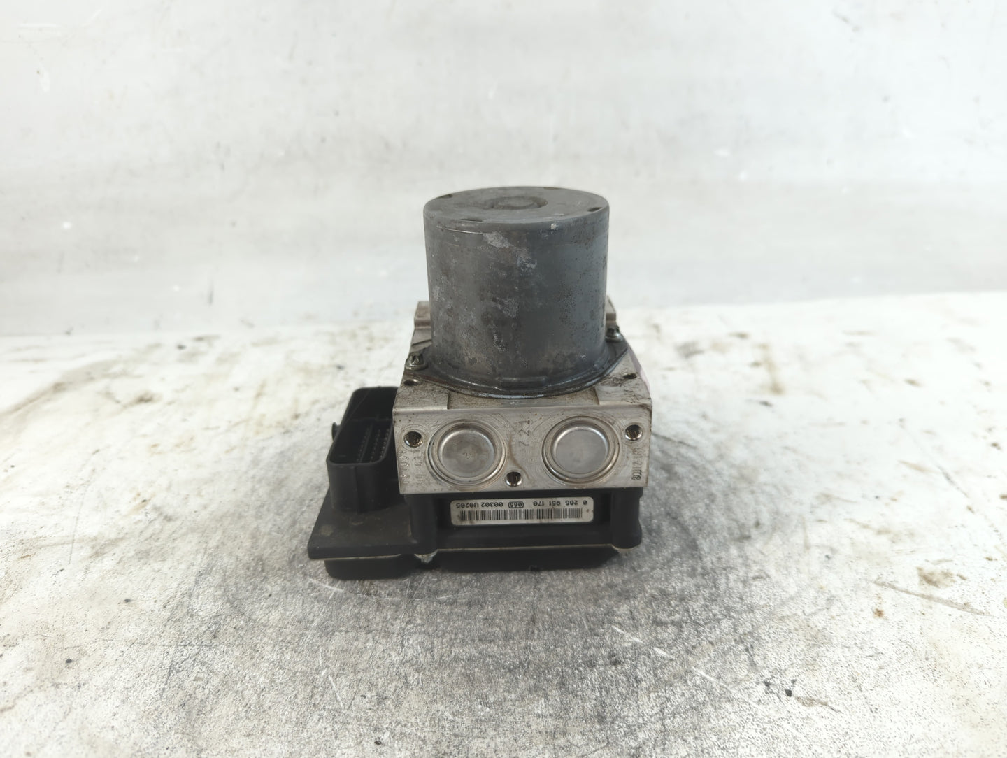 2007-2009 Audi A4 ABS Pump Control Module Replacement P/N:8K0 614 517 FL Fits Fits 2007 2008 2009 OEM Used Auto Parts - Oemu