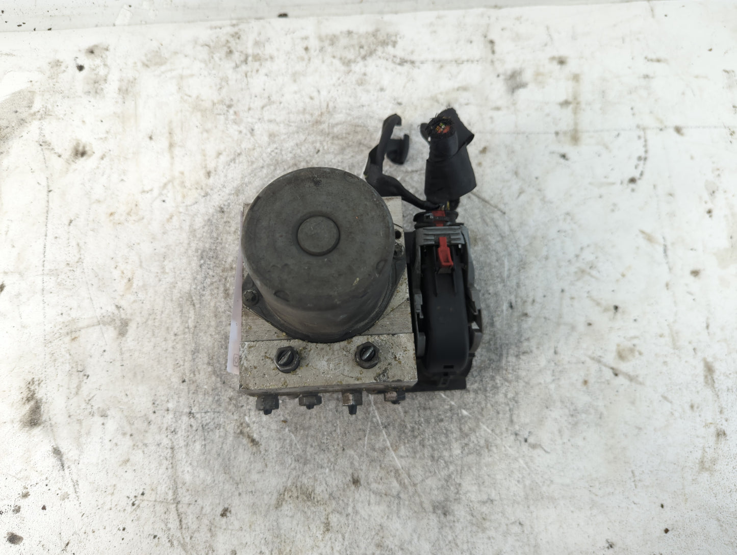 2009-2010 Audi A4 ABS Pump Control Module Replacement P/N:8K0 614 517 B0 Fits Fits 2009 2010 OEM Used Auto Parts - Oemusedau