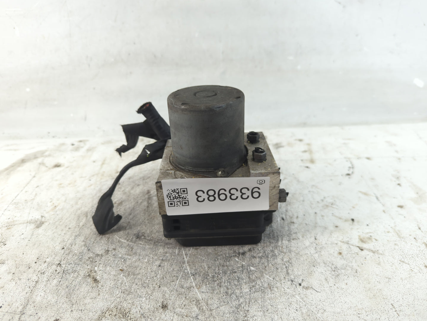 2009-2010 Audi A4 ABS Pump Control Module Replacement P/N:8K0 614 517 B0 Fits Fits 2009 2010 OEM Used Auto Parts - Oemusedau